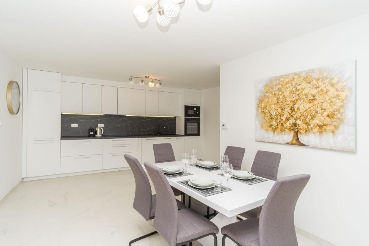 Simi - The Sun Apartment