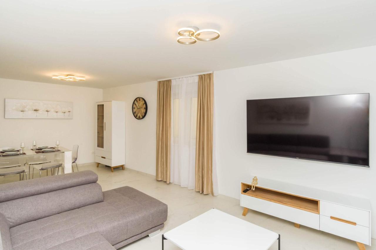 Simi - The Sun Apartment *